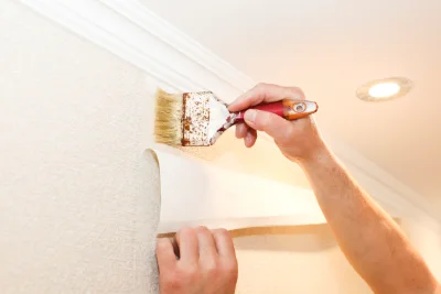 Pose de papier peint à Pousthomy — revêtements muraux et toiles de verre